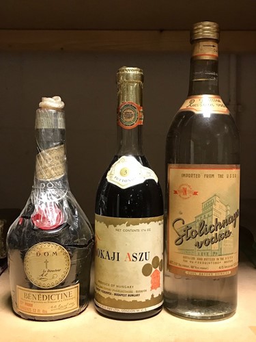 Lot 779 - Stolichnaya vodka, 1 bottle probably 1960s,...