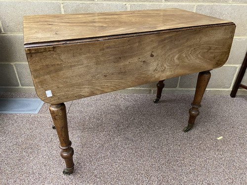 Lot 584 - A Victorian mahogany pembroke table, 91cm wide