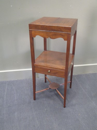 Lot 758 - A Sheraton mahogany wash-stand 85 x 37 x 36cm