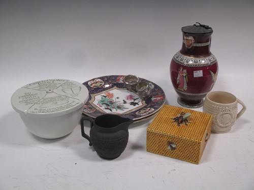 Lot 212 - A quantity of ceramics including a lidded jug,...