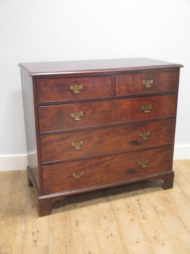 Lot 569 - A George III mahogany chest of drawers, 101 x...