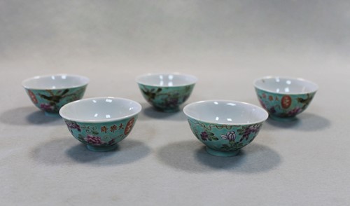 Lot 73 - A set of five Chinese turquoise glazed porcelain Dayazhai teabowls