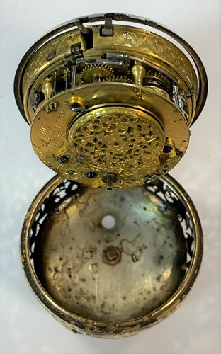 Lot 230 - Daniel Quare, London - A rare early 18th century repeating pair cased pocket watch with regulator aperture, No 255