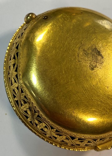 Lot 230 - Daniel Quare, London - A rare early 18th century repeating pair cased pocket watch with regulator aperture, No 255