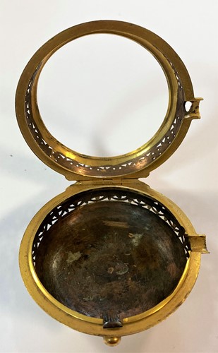 Lot 230 - Daniel Quare, London - A rare early 18th century repeating pair cased pocket watch with regulator aperture, No 255