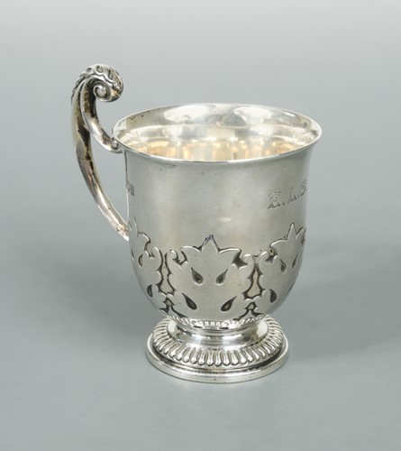 Lot 387 - An Edward VII silver christening cup