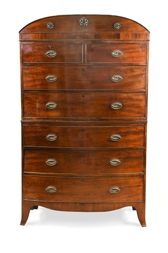 Lot 945 - A Regency bow fronted chest on chest