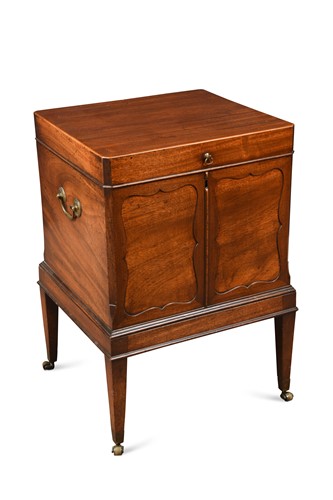 Lot 939 - A George III mahogany cellaret