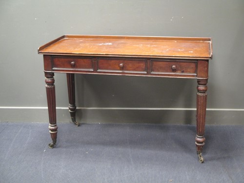 Lot 673 - An early Victorian mahogany washstand/side...
