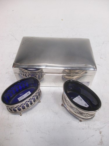 Lot 206 - A silver table cigarette box, a silver salt by...