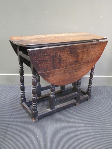 Lot 601 - An oak oval drop leaf gateleg table, with...