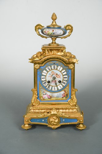 Lot 850 - A French 19th century ormolu mantel clock