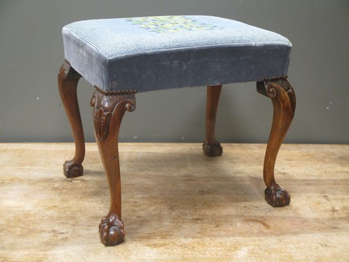 Lot 477 - An early 20th century Chippendale style foot...