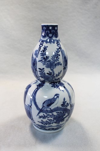 Lot 62 - A Chinese blue and white double gourd vase