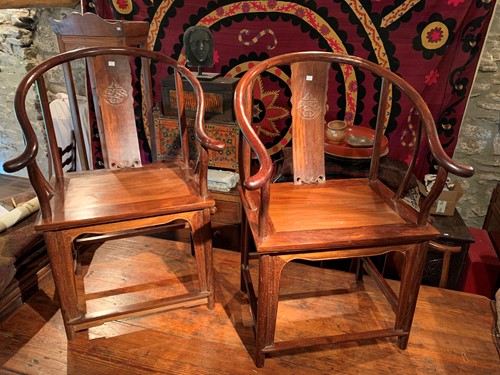 Lot 458 - A pair of Chinese horse shoe backed hardwood armchairs Quanli, in late Ming Dynasty style, 20th century