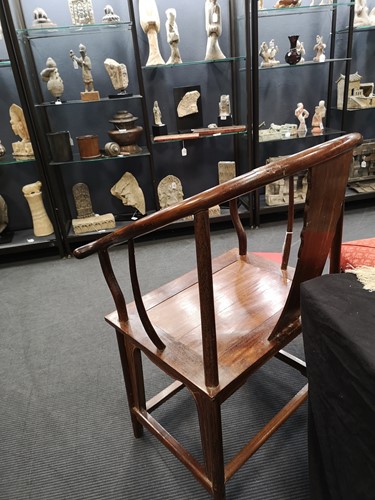 Lot 458 - A pair of Chinese horse shoe backed hardwood armchairs Quanli, in late Ming Dynasty style, 20th century