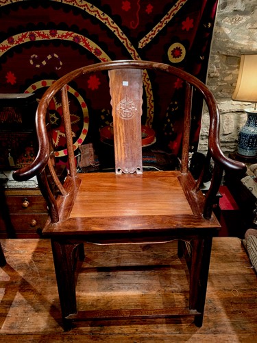 Lot 458 - A pair of Chinese horse shoe backed hardwood armchairs Quanli, in late Ming Dynasty style, 20th century