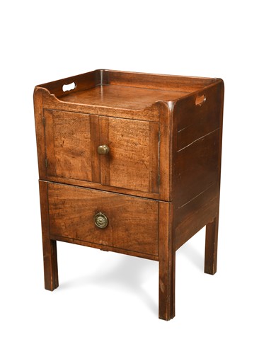 Lot 924 - A George III mahogany night cupboard