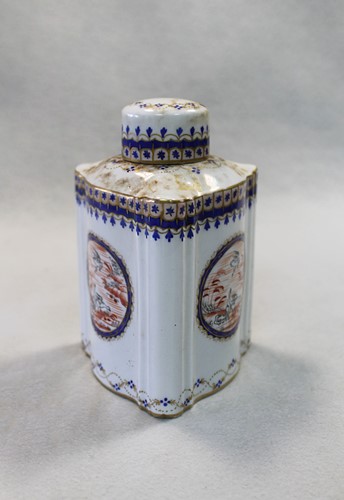 Lot 24 - An 18th century Chinese export canister and cover