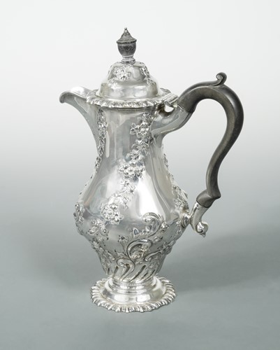 Lot 381 - An Edward VII silver lidded coffee jug