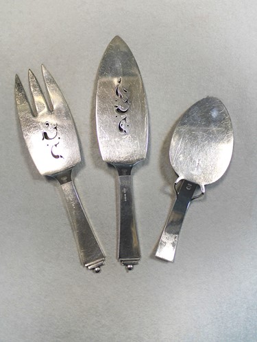 Lot 92 - Harald Nielsen for Georg Jensen, a Danish metalwares pyramid pattern cake slice and fork