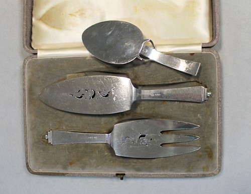 Lot 92 - Harald Nielsen for Georg Jensen, a Danish metalwares pyramid pattern cake slice and fork