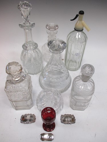 Lot 69 - A collection of glassware together with three...