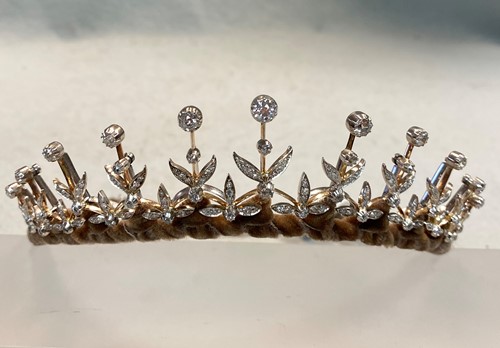 Lot 218 - An Edwardian diamond set tiara / necklace cased by Garrard