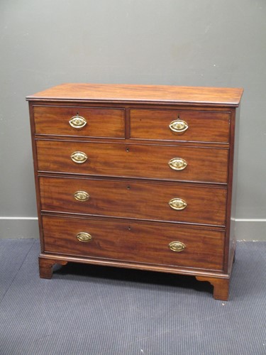 Lot 548 - A George III mahogany chest of drawers, fitted...