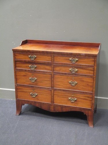 Lot 671 - An early 19th century mahogany chest of...