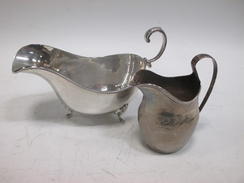 Lot 220 - A Regency silver cream boat and a silver...