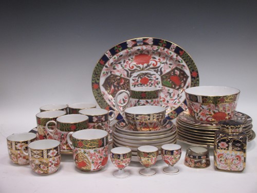 Lot 25 - A quantity of matched Royal Crown Derby and...