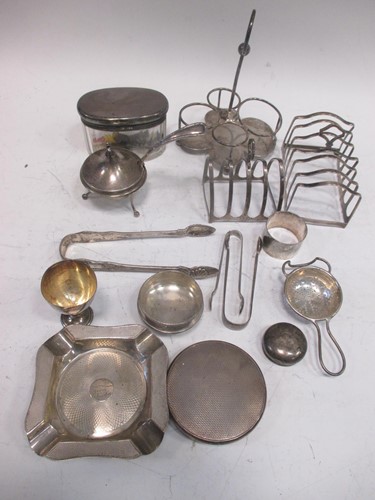 Lot 208 - Silver oddments: sugar nips, sifter spoon, tea...