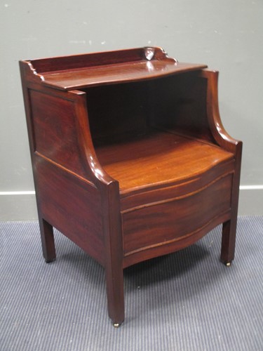 Lot 558 - A George III mahogany serpentine front...