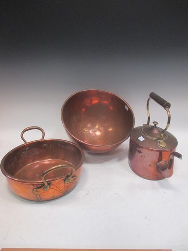 Lot 133 - Copper kettle, 2 basins, silvered chandelier,...