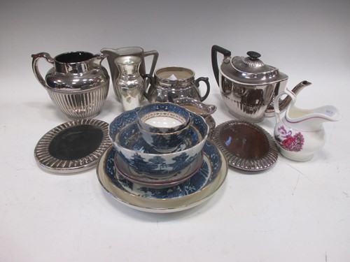 Lot 70 - A Worcester transfer decorated blue and white...