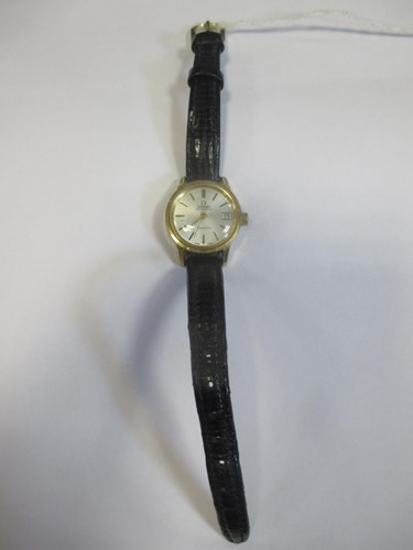 Lot 407 - Omega ladies automatic wristwatch with date