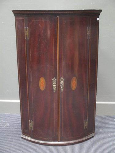 Lot 617 - An early 19th century mahogany bow front...