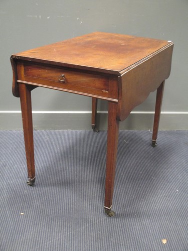 Lot 549 - A Regency mahogany Pembroke table with shaped...
