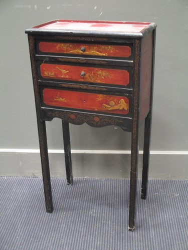Lot 562 - A 19th century chinoiserie decorated three...