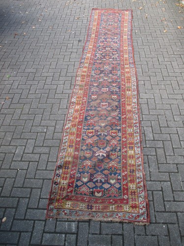Lot 659 - An early 20th century Hamadan runner