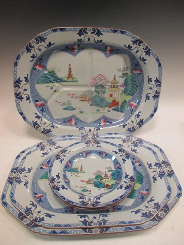 Lot 84 - An extensive Spode dinner service