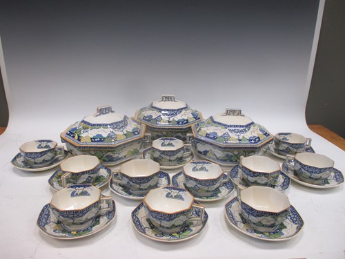 Lot 132 - An extensive Royal Doulton Merryweather dinner...