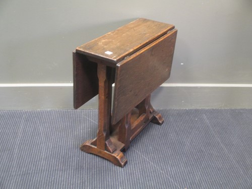 Lot 819 - A pair of reproduction oak gateleg coffee tables