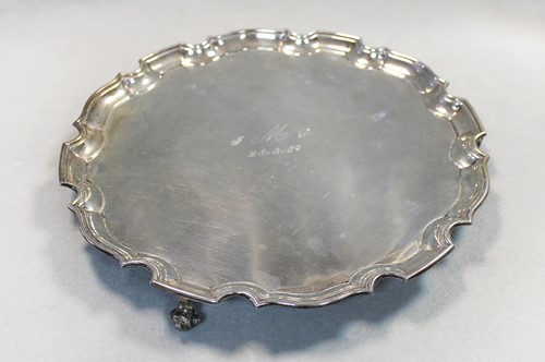 Lot 410 - A 20th century silver salver