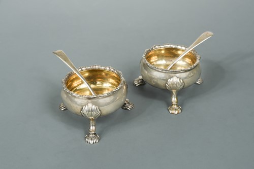 Lot 332 - A pair of George II silver cauldron salts with later spoons