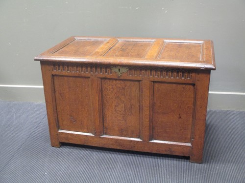 Lot 309 - A 17th century oak coffer