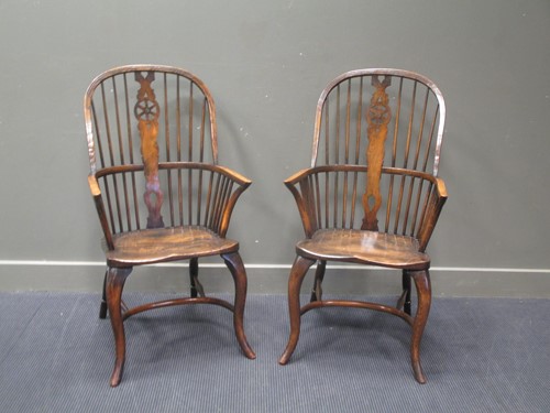 Lot 865 - A pair of Windsor Chairs, 20th Century (2)