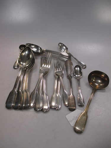 Lot 444 - A quantity of fiddle and thread pattern silver...