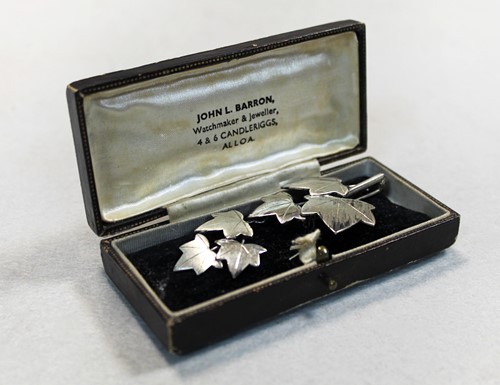 Lot 90 - Geoffrey Bellamy for George Tarratt a silver ivy leaf brooch